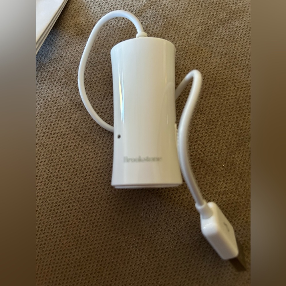 Brookstone Wireless Travel Router - NWOT - Picture 2 of 5